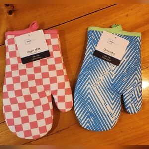Mainstays Red and Blue Oven Mitt Set